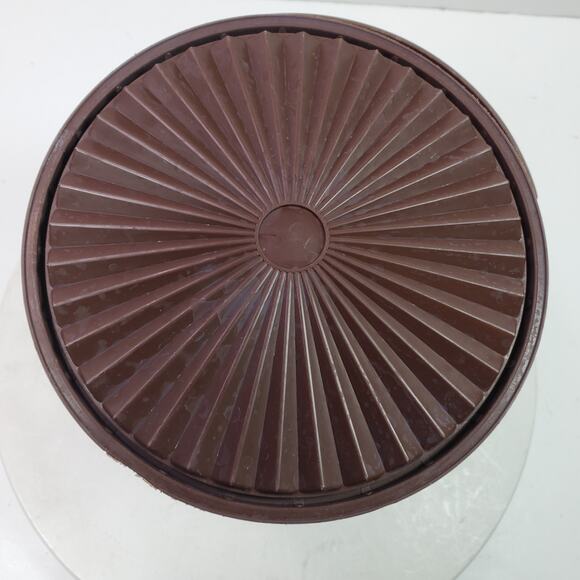 Vintage Tupperware Brown Mushroom Servalier w/ Lid 805-12 - Picture 5 of 9